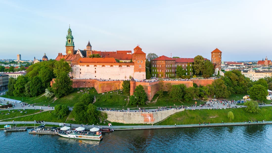 Château du Wawel vu depuis la Vistule à Cracovie
